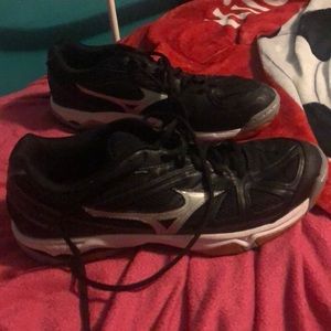 Women volleyball shoes , never worn